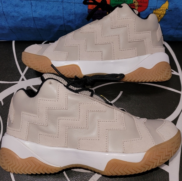 Converse Women's Size 6.5 VTLG Mid Made It To The - Picture 2 of 8